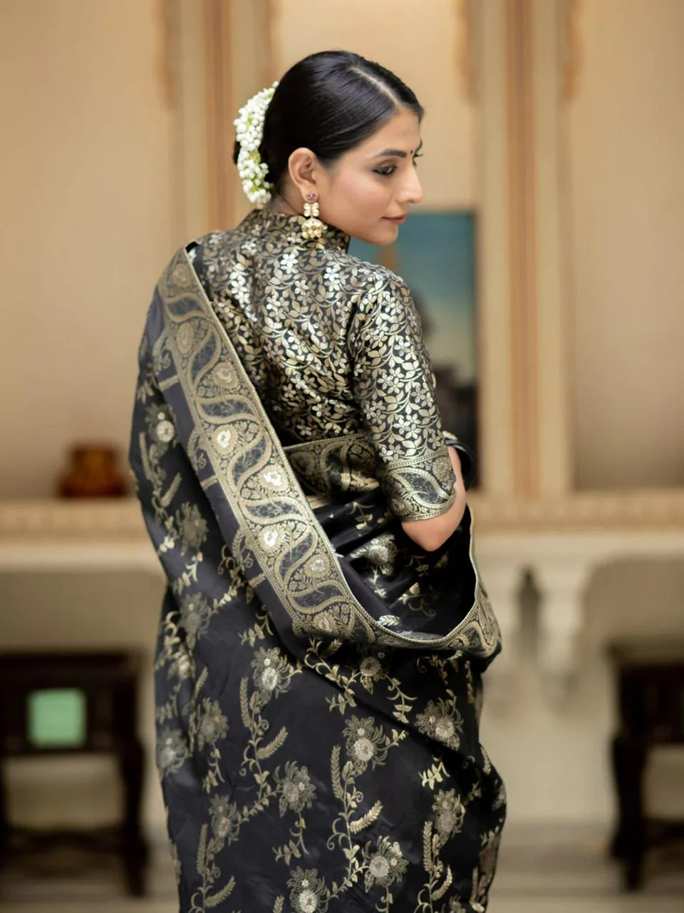 Blissful Black Soft Silk Saree With Angelic Blouse Piece - Image 6