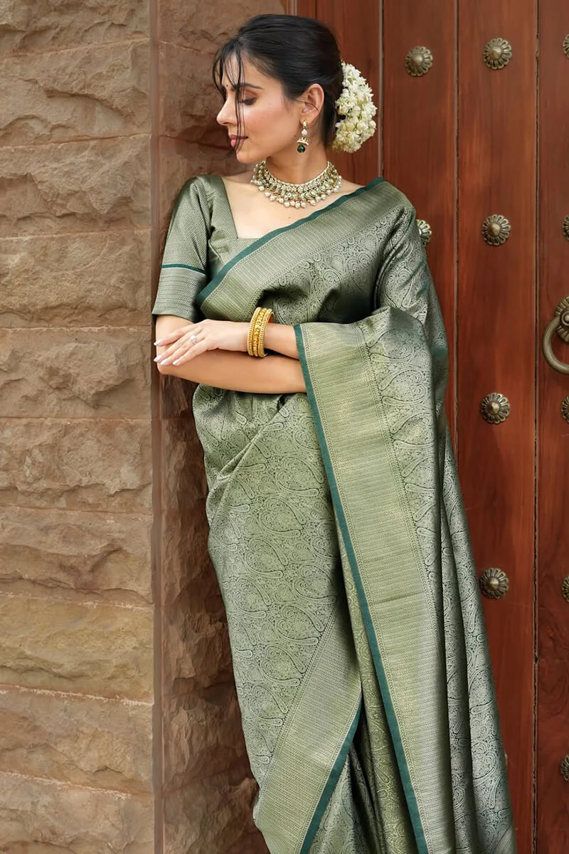 Blissful Dark Green Soft Silk Saree With Sizzling Blouse Piece - Image 2