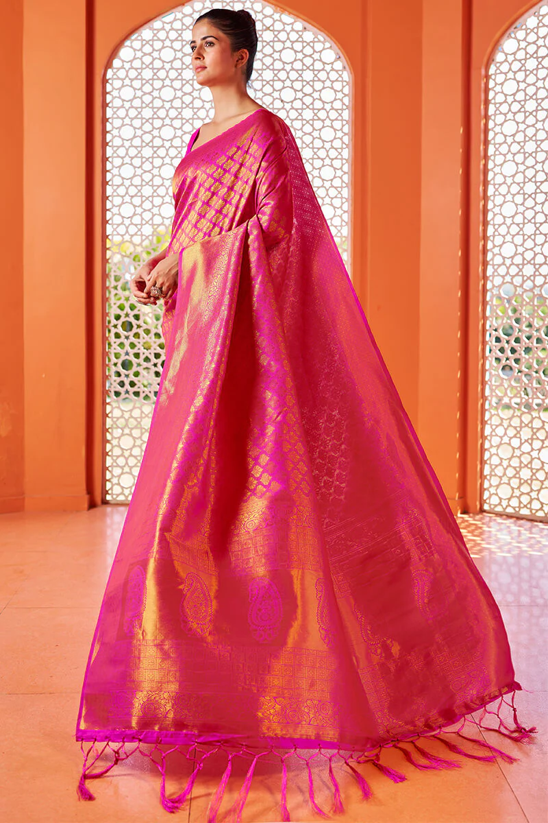Blissful Dark Pink Kanjivaram Silk Saree With Fancifull Blouse Piece - Image 4