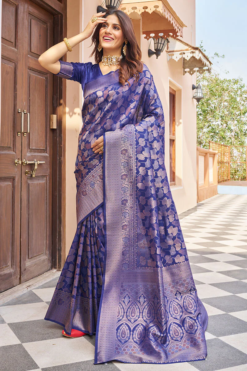 Blissful Navy Blue Kanjivaram Silk Saree With Chatoyant Blouse Piece - Image 3