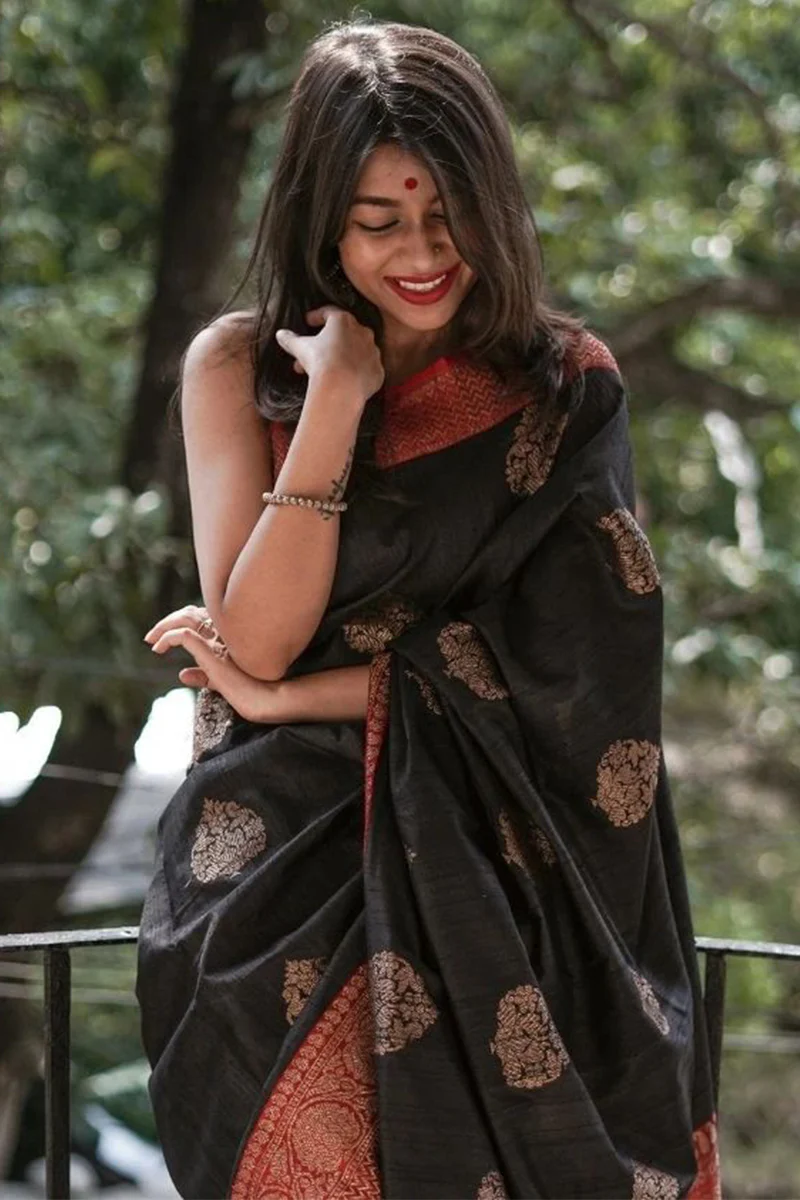 Blooming Black Soft Silk Saree With Impressive Blouse Piece - Image 5
