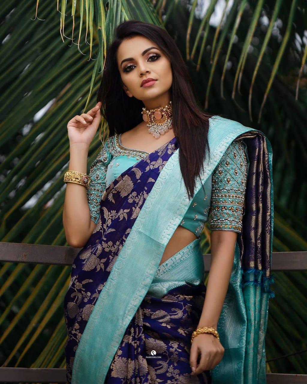 Blooming Blue Soft Silk Saree With Smart Blouse Piece - Image 4