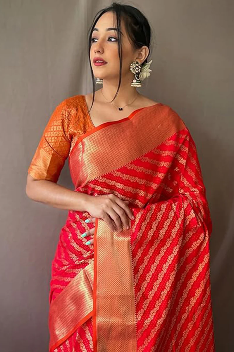 Breathtaking Red Soft Banarasi Silk Saree With Enamoring Blouse Piece - Image 2