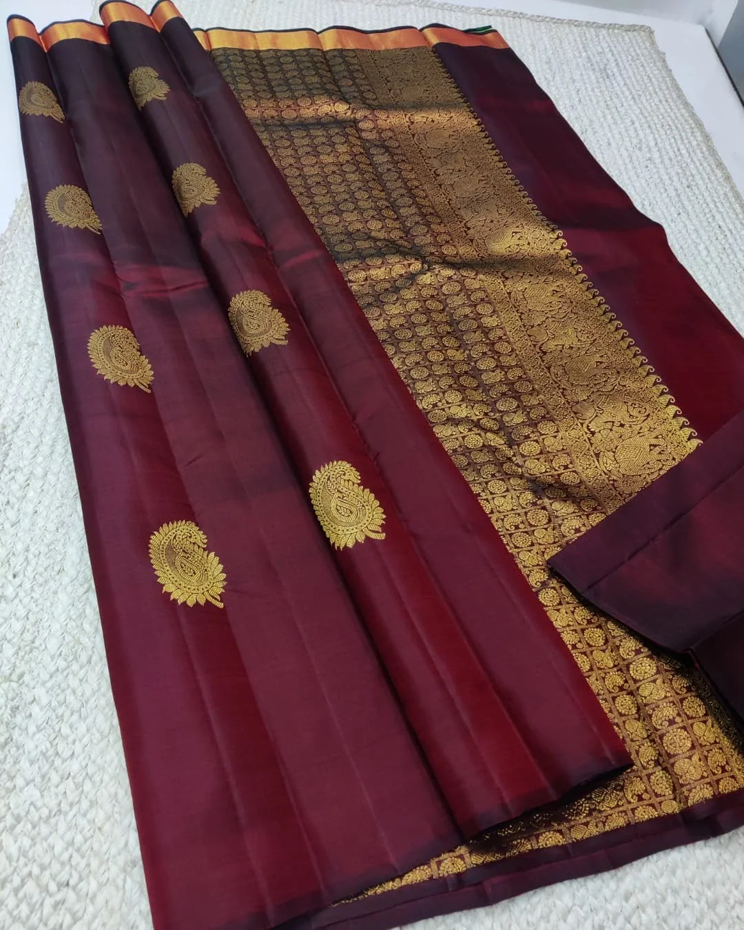 Breathtaking Wine Soft Banarasi Silk Saree With Adorning Blouse Piece - Image 2