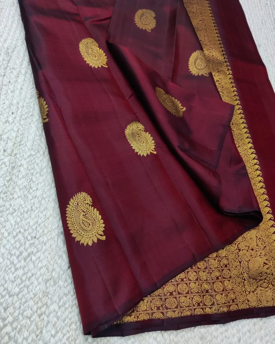 Breathtaking Wine Soft Banarasi Silk Saree With Adorning Blouse Piece - Image 3