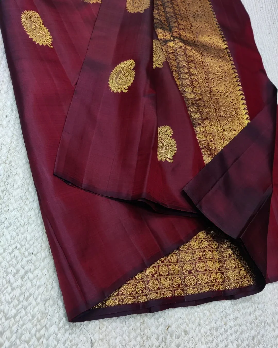 Breathtaking Wine Soft Banarasi Silk Saree With Adorning Blouse Piece - Image 5