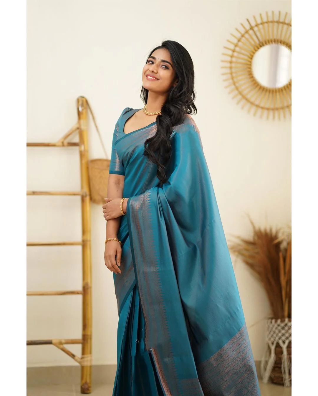 Brood Firozi Soft Silk Saree With Moiety Blouse Piece - Image 3