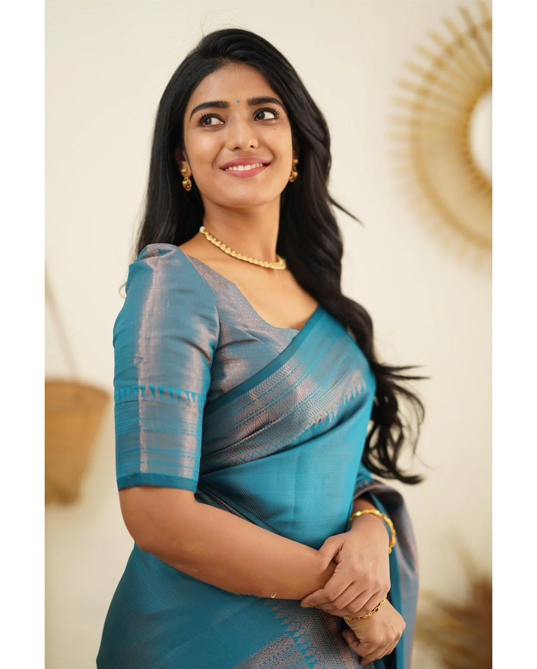 Brood Firozi Soft Silk Saree With Moiety Blouse Piece - Image 5