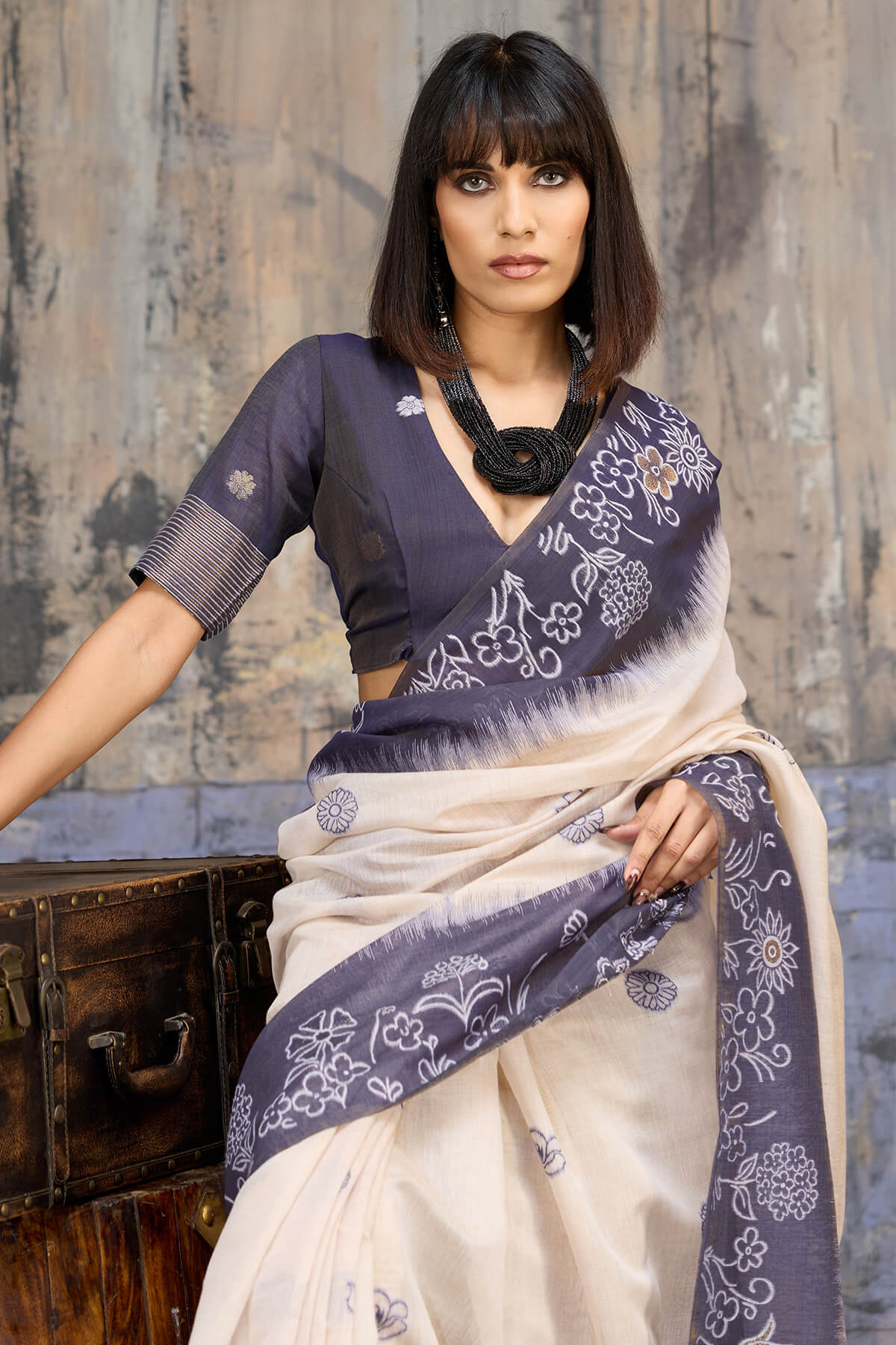 Capricious Beige and Grey Pure Munga Cotton Saree With Beguiling Blouse Piece - Image 2