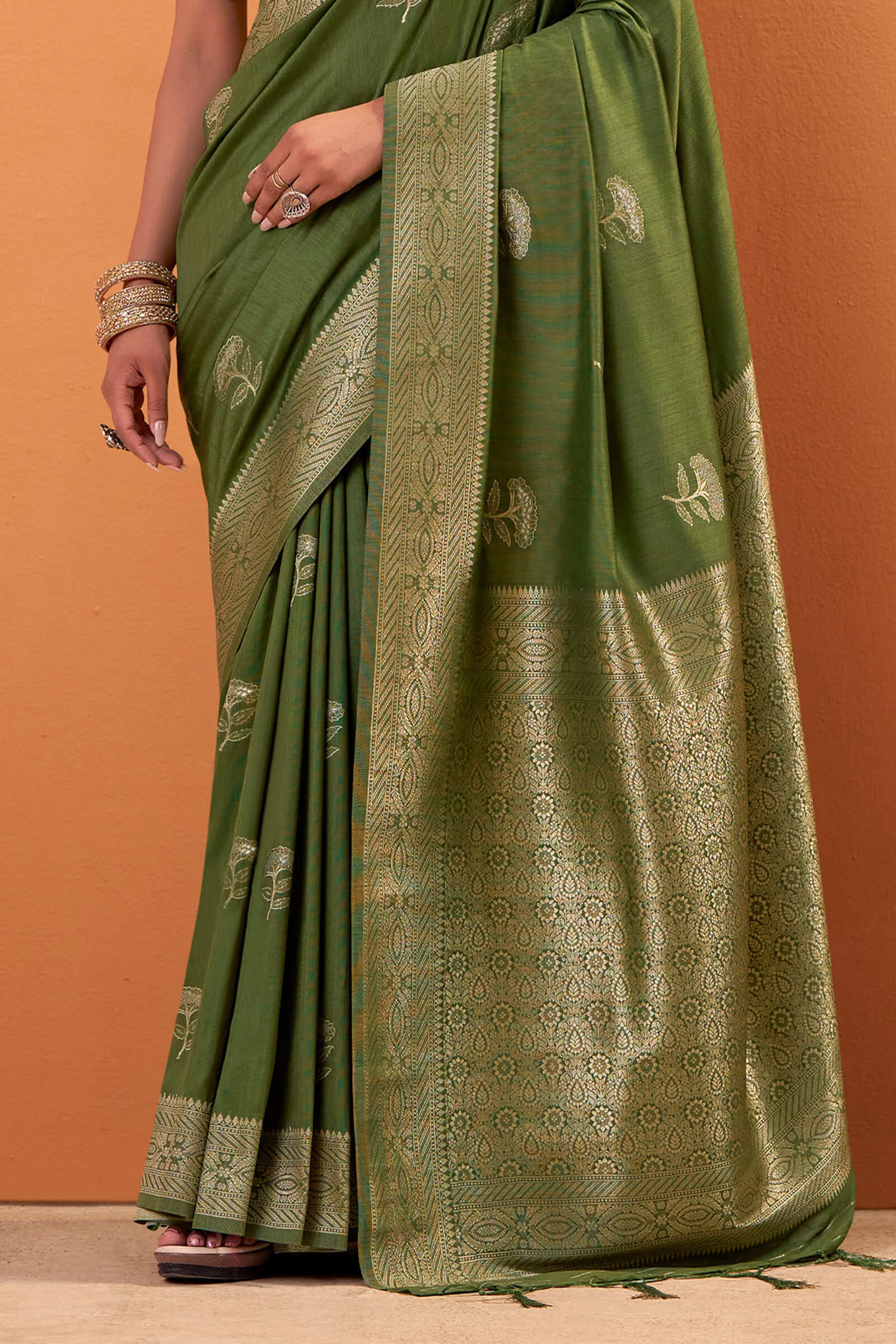 Capricious Dark Green Banarasi Tussar Silk Saree With Engrossing Blouse Piece - Image 5