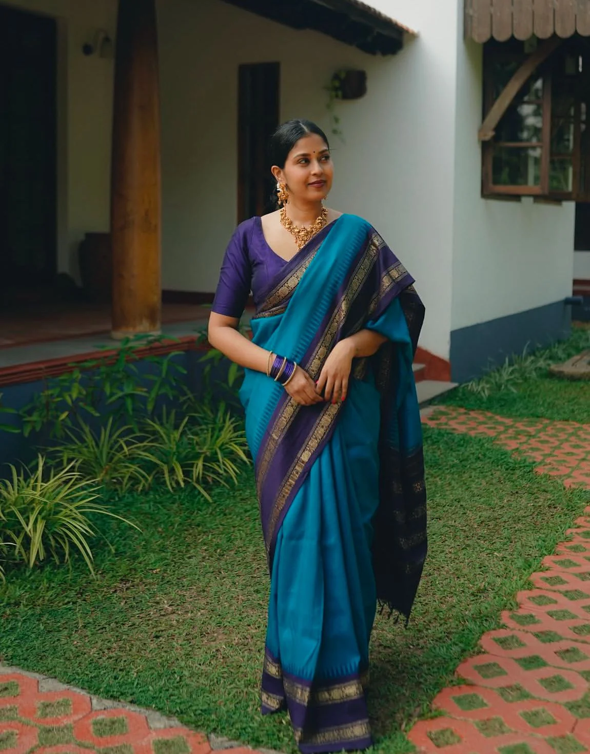 Capricious Firozi Soft Silk Saree With Jazzy Blouse Piece - Image 3