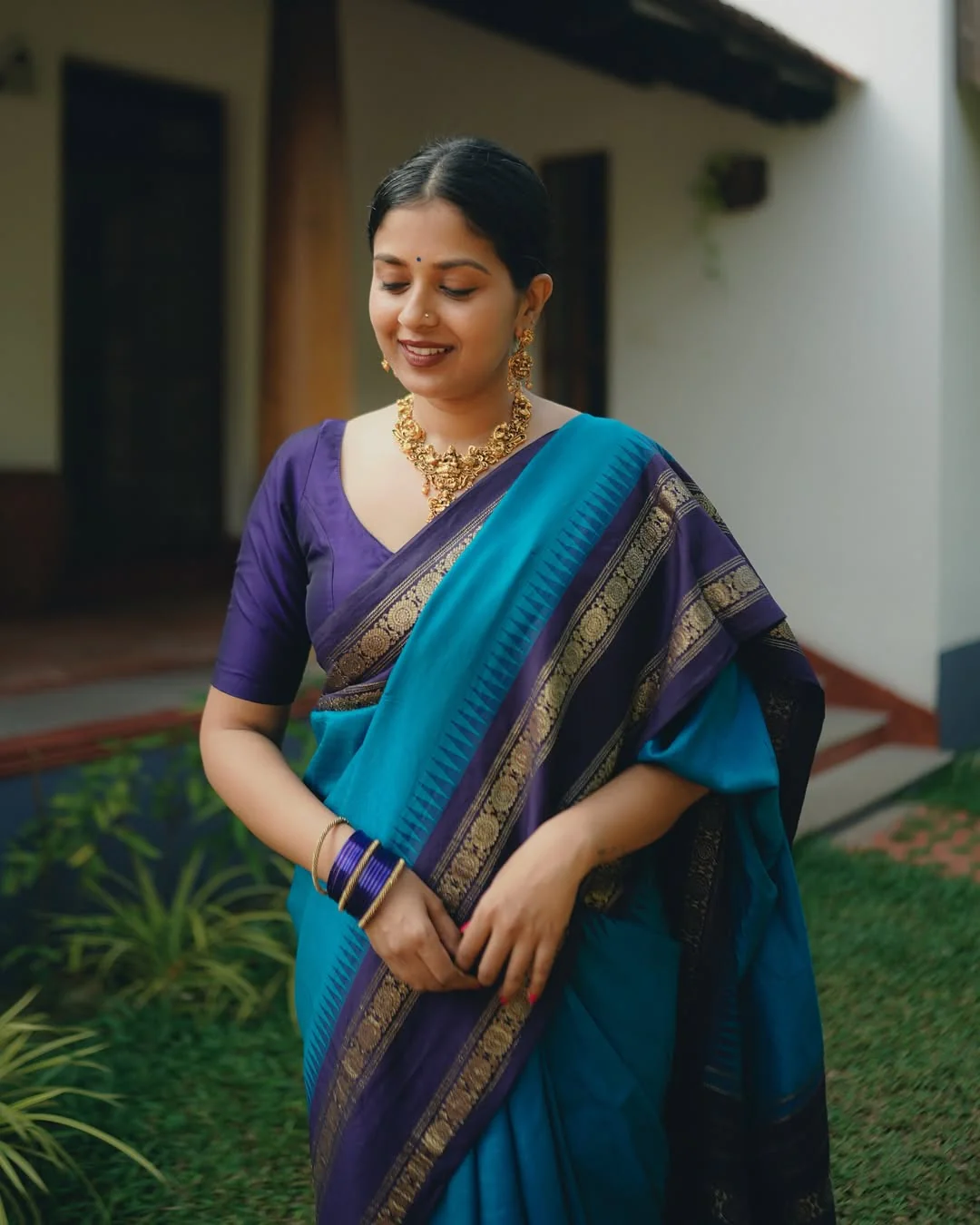 Capricious Firozi Soft Silk Saree With Jazzy Blouse Piece - Image 4
