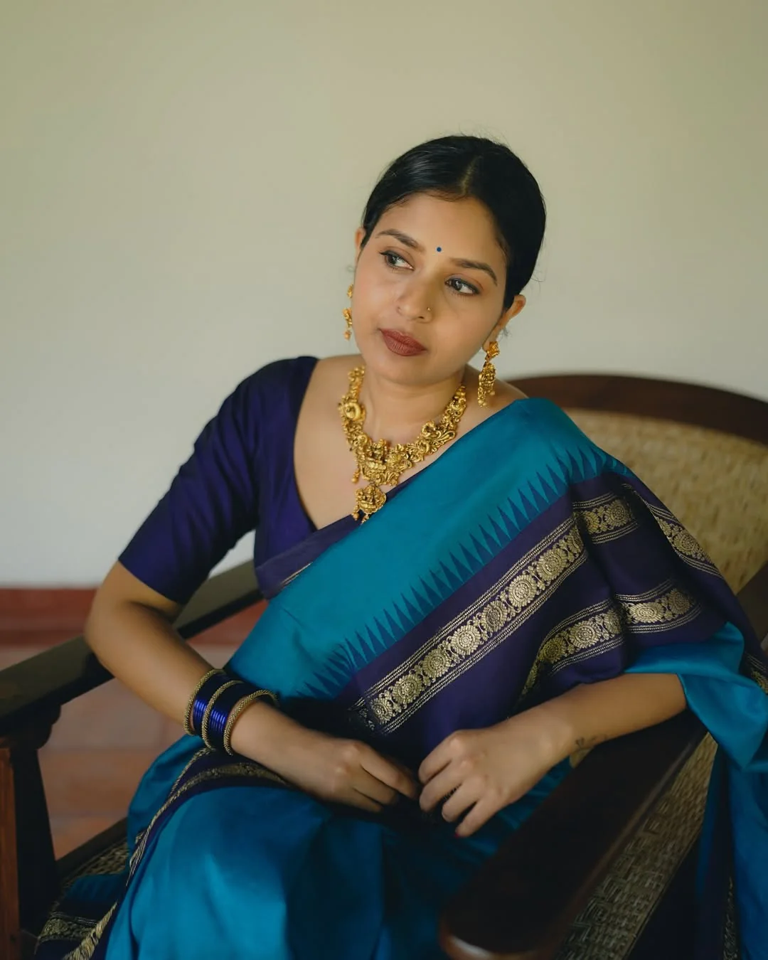 Capricious Firozi Soft Silk Saree With Jazzy Blouse Piece - Image 5