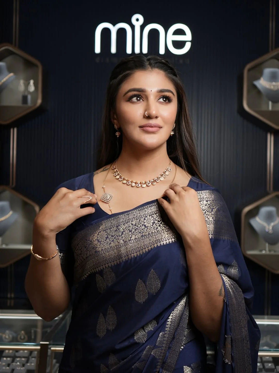 Capricious Navy Blue Soft Silk Saree With Dazzling Blouse Piece - Image 6