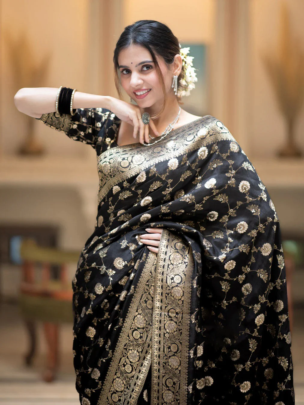 Captivating Black Soft Silk Saree With Jazzy Blouse Piece - Image 5