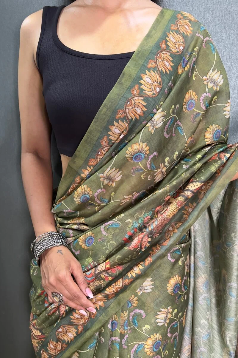 Captivating Green Kalamkari Printed Saree With Prominent Blouse Piece - Image 5