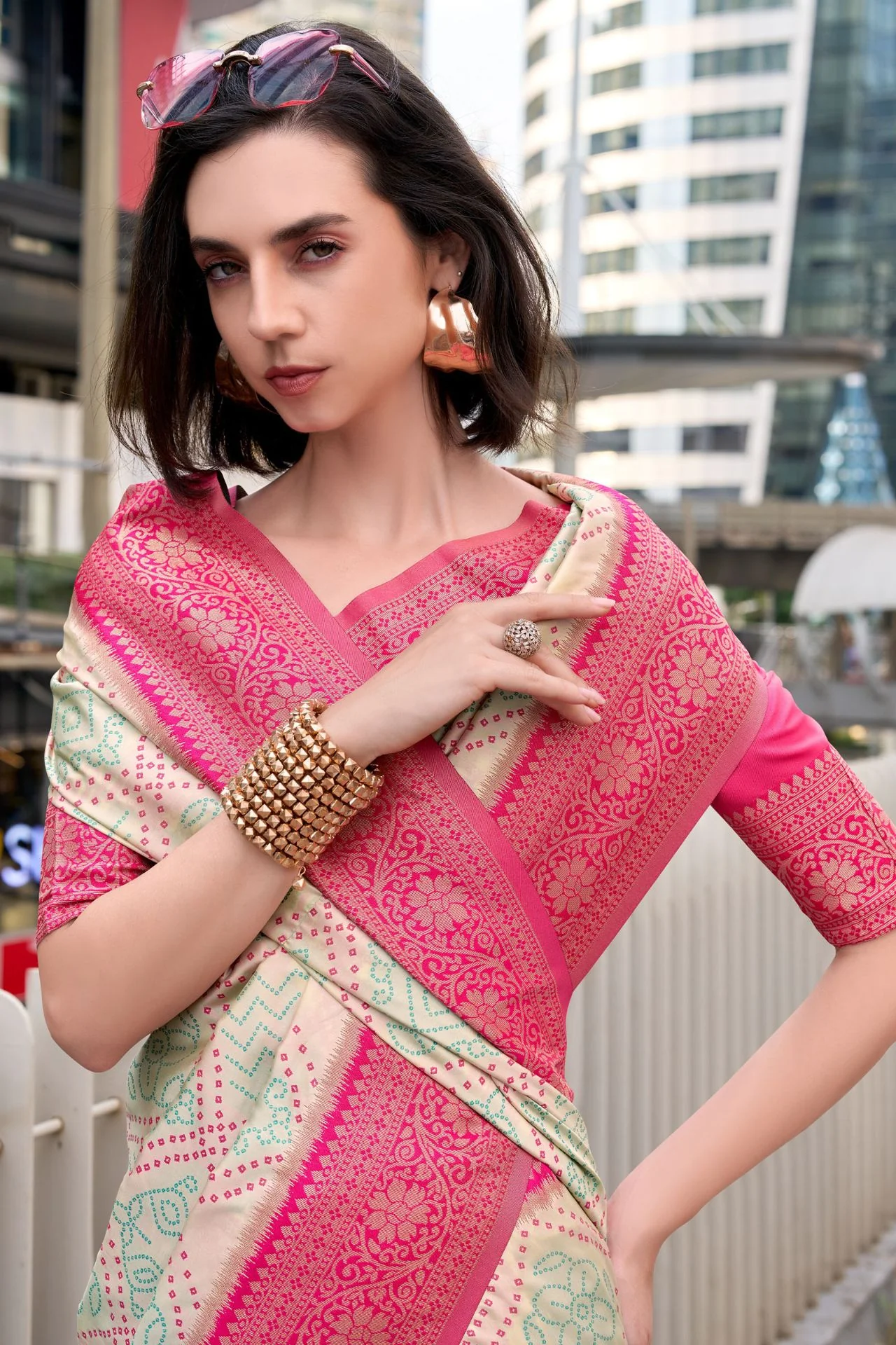 Charismatic Beige Soft Banarasi Silk Saree With Pleasurable Blouse Piece - Image 4