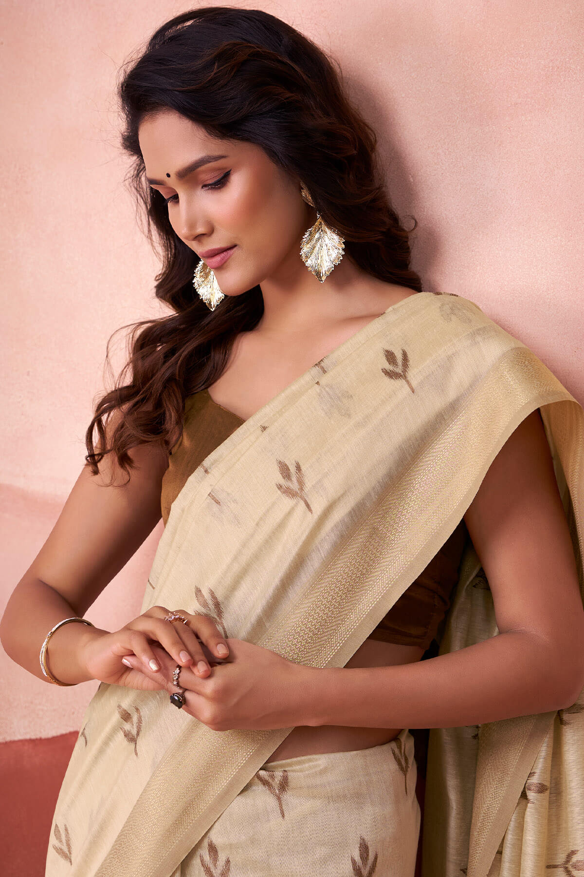 Charming Beige Cotton Silk Saree With Fancifull Blouse Piece - Image 2