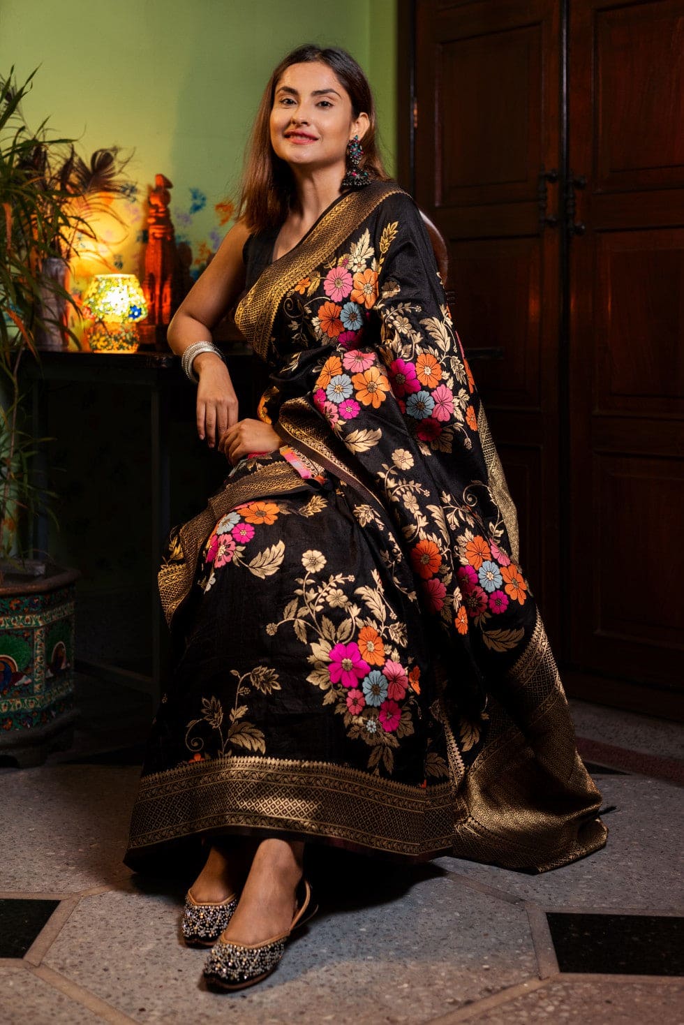 Charming Black Soft Banarasi Silk Saree With Hypnotic Blouse Piece - Image 3
