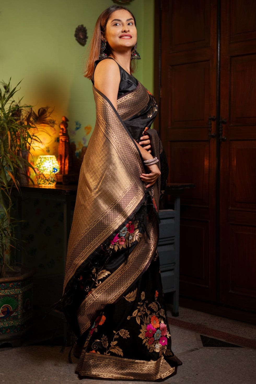 Charming Black Soft Banarasi Silk Saree With Hypnotic Blouse Piece - Image 4