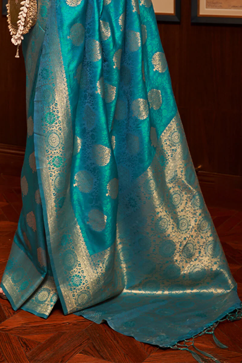 Charming Firozi Kanjivaram Silk Saree With Arresting Blouse Piece - Image 3