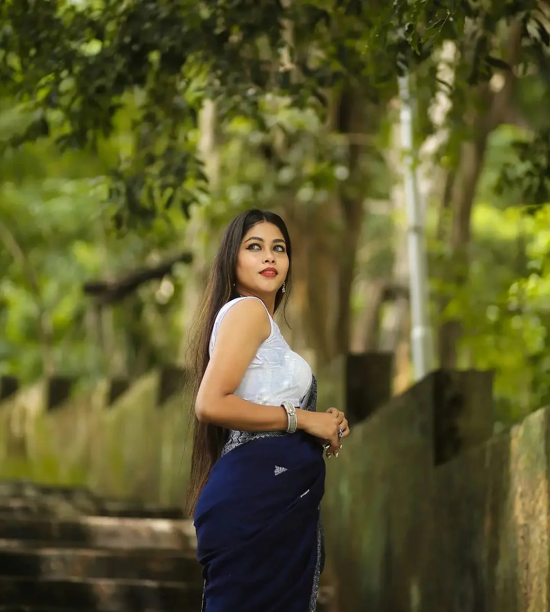 Charming Navy Blue Soft Banarasi  Silk Saree With Glowing Blouse Piece - Image 5