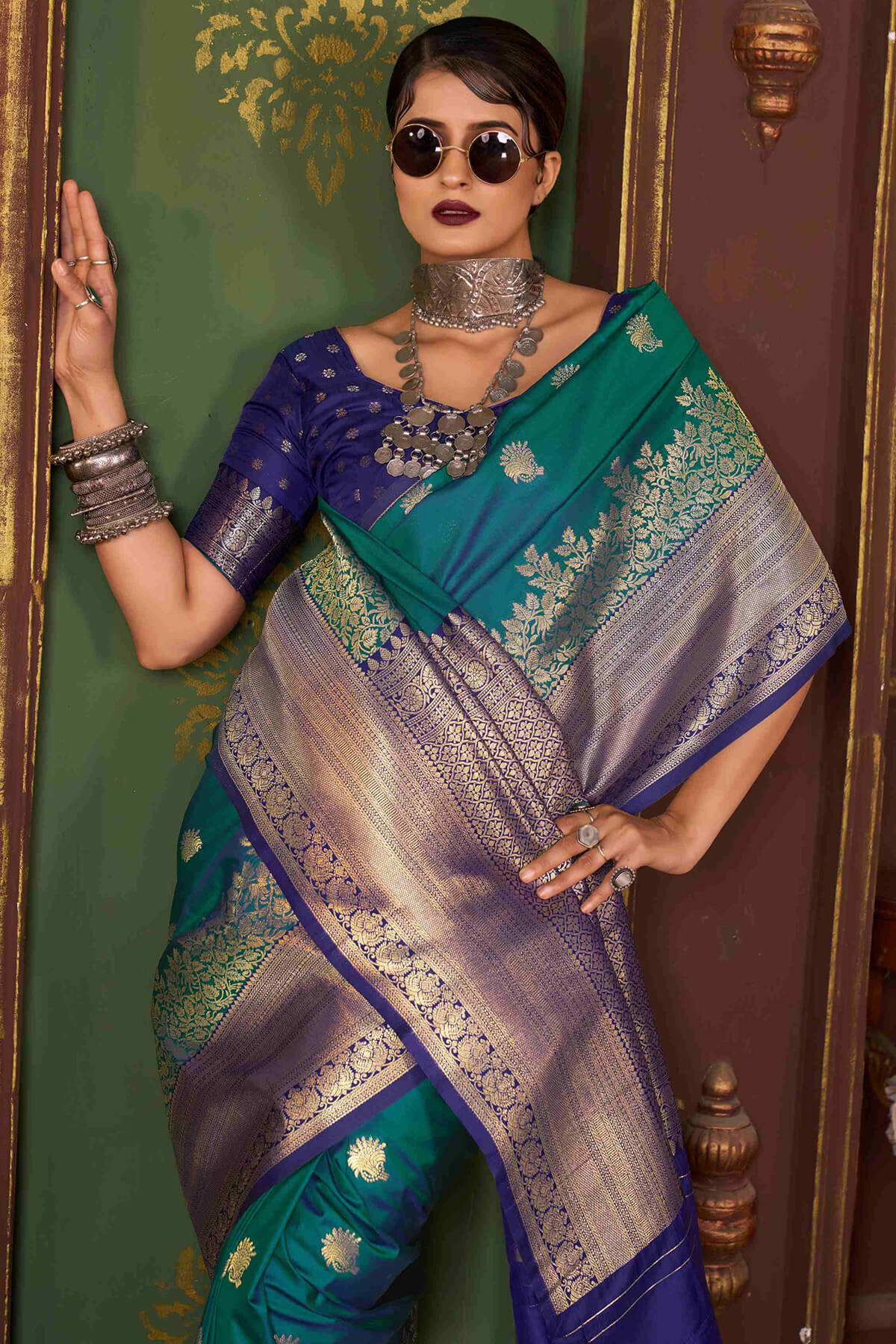 Charming Rama Pure Zari Weaving Banarasi Silk Saree With Panoply Blouse Piece - Image 2