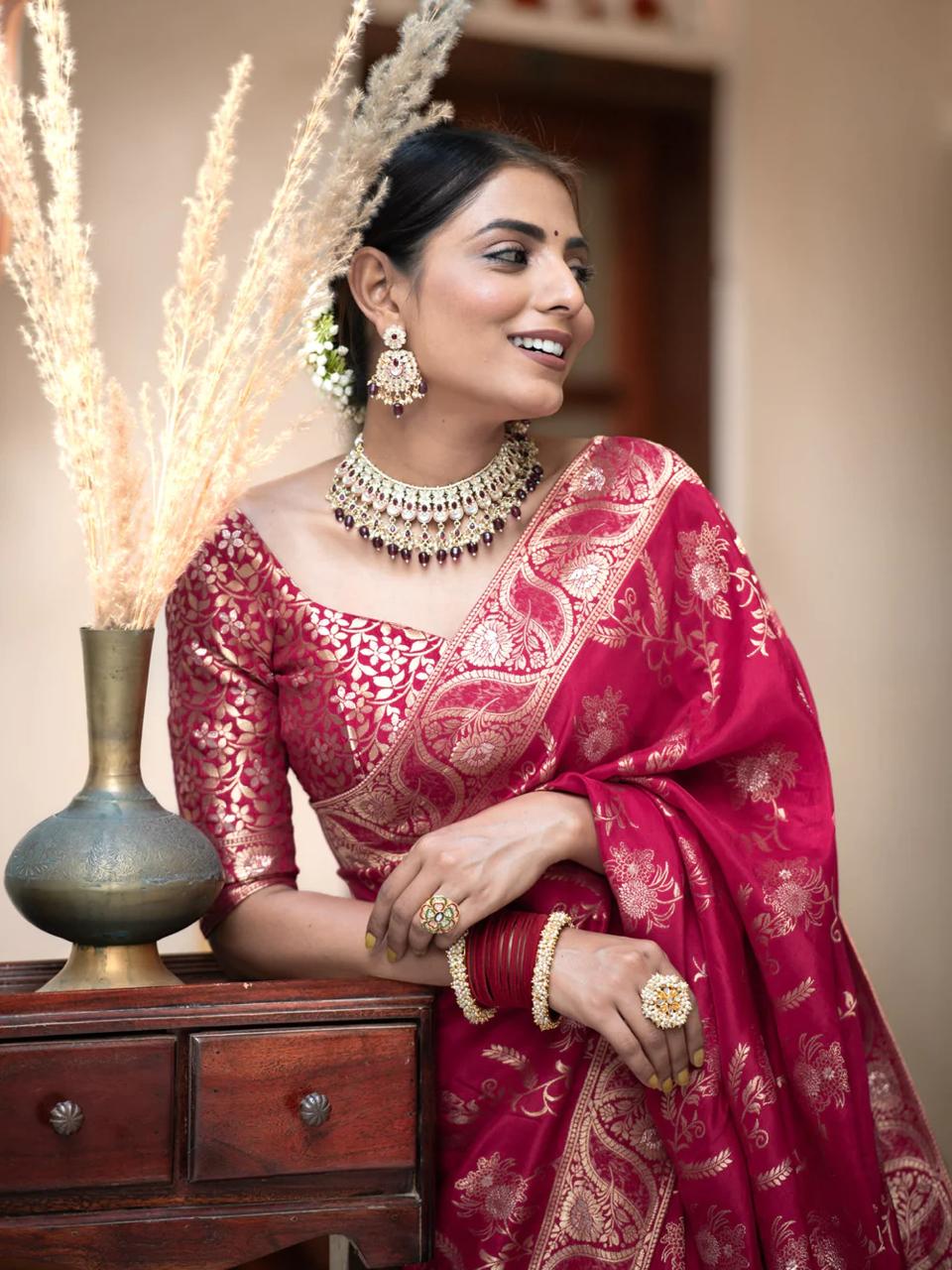Chatoyant Dark Pink Soft Silk Saree With Chatoyant Blouse Piece - Image 5