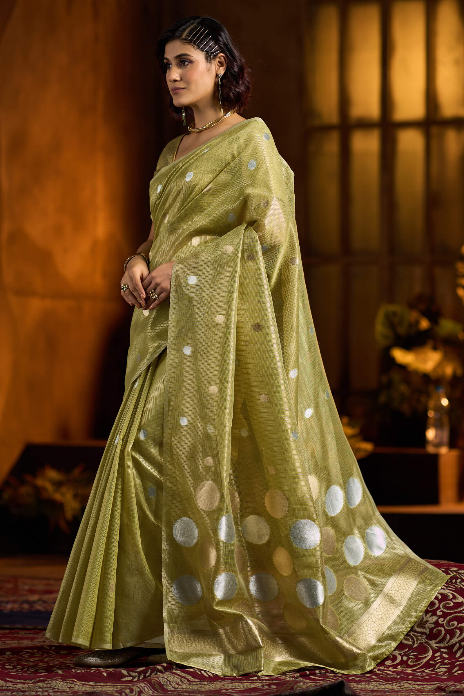 Chatoyant Green Soft Banarasi Tissue Silk Saree With Winsome Blouse Piece - Image 2
