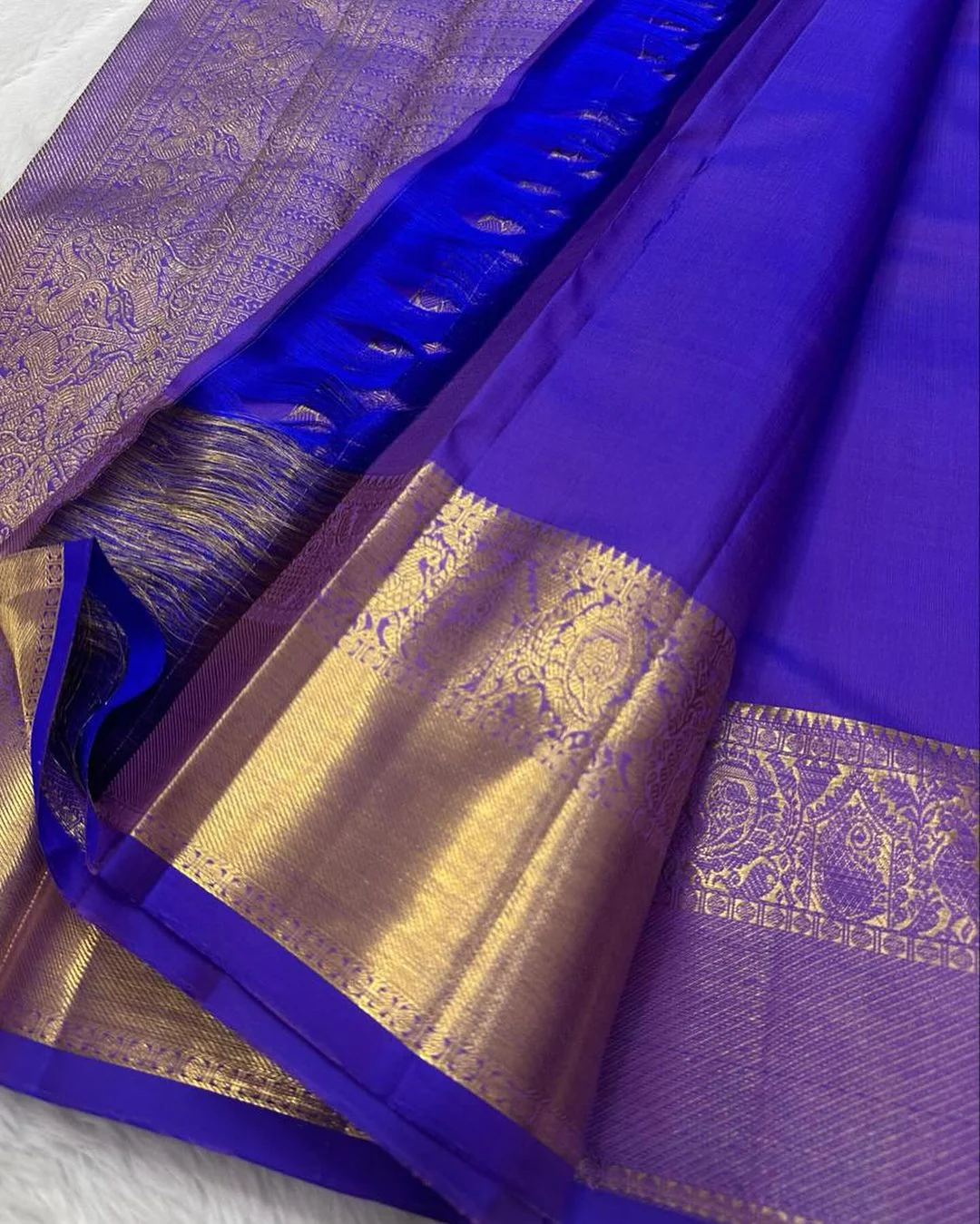 Chatoyant Royal Blue Soft Banarasi Silk Saree With Desultory Blouse Piece - Image 3