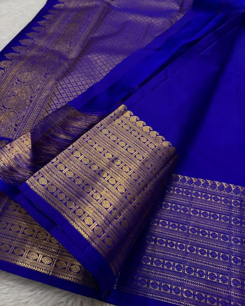 Chatoyant Royal Blue Soft Silk Saree With Embrocation Blouse Piece - Image 4