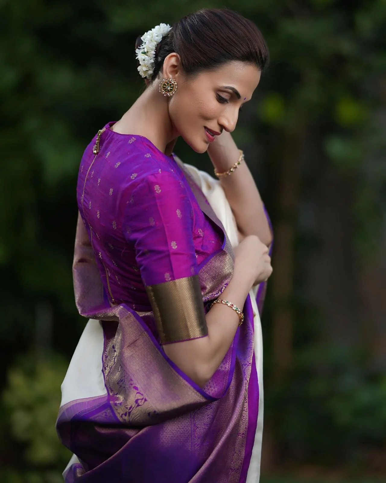 Classic Beige Soft Silk Saree With Conflate Blouse Piece - Image 4