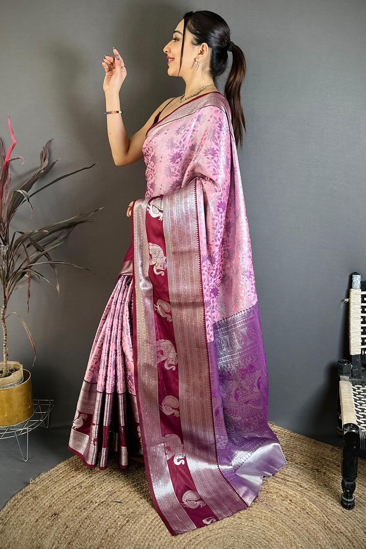 Classic Pink Kanjivaram Silk Saree With Ethnic Blouse Piece - Image 3
