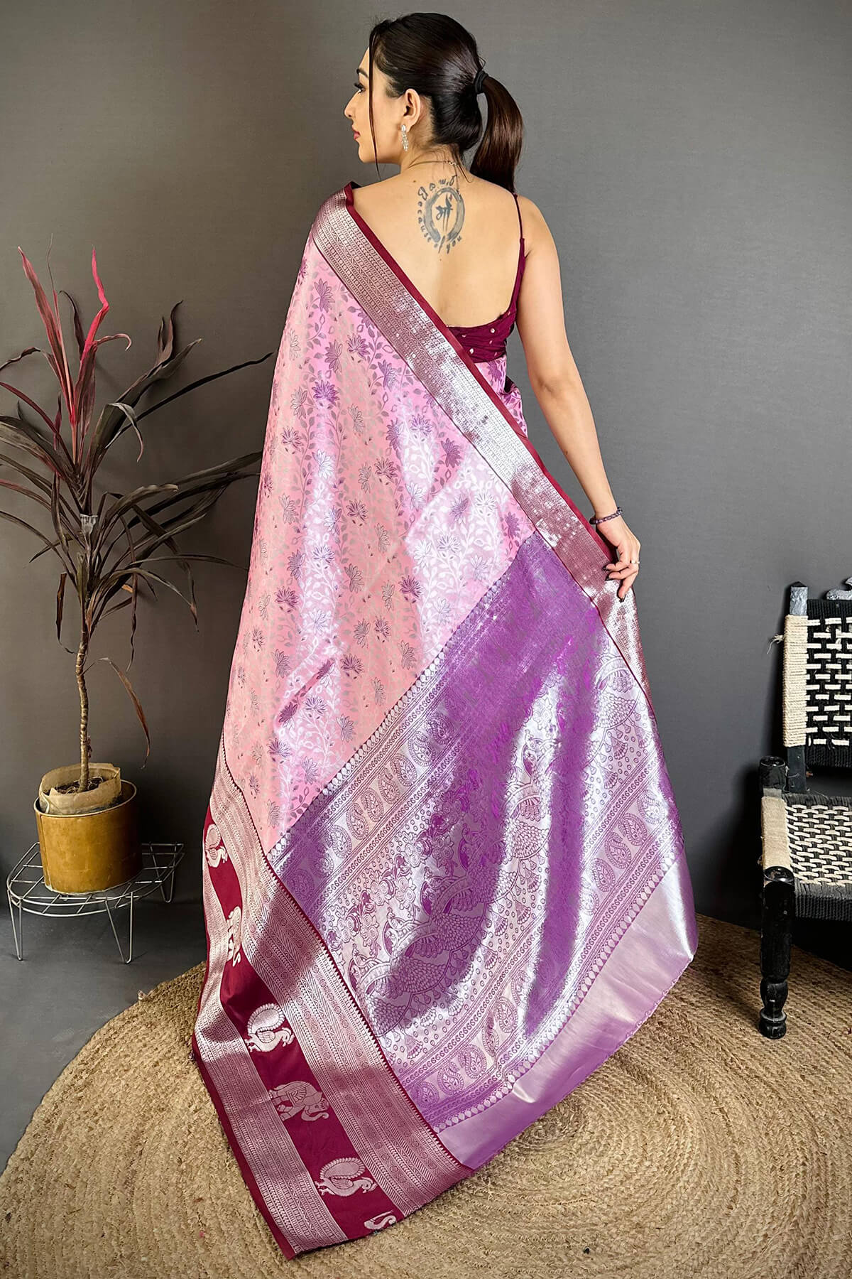 Classic Pink Kanjivaram Silk Saree With Ethnic Blouse Piece - Image 4
