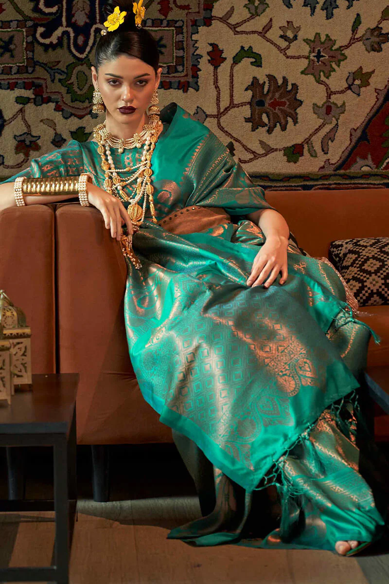 Classy Rama Kanjivaram Silk Saree With Adorning Blouse Piece - Image 2