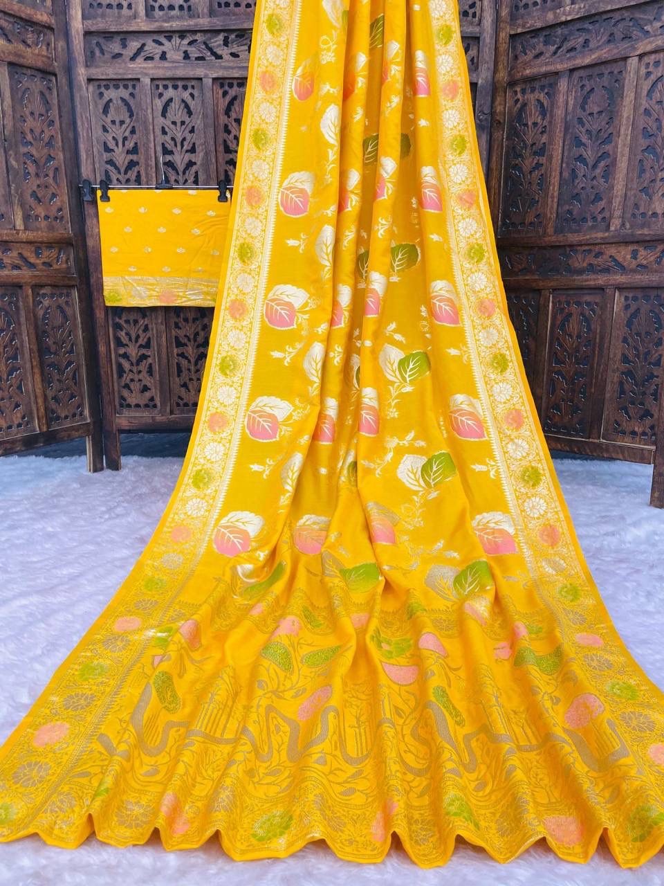 Classy Yellow Banarasi Dola Silk Saree With Bewitching Blouse Piece - Image 2