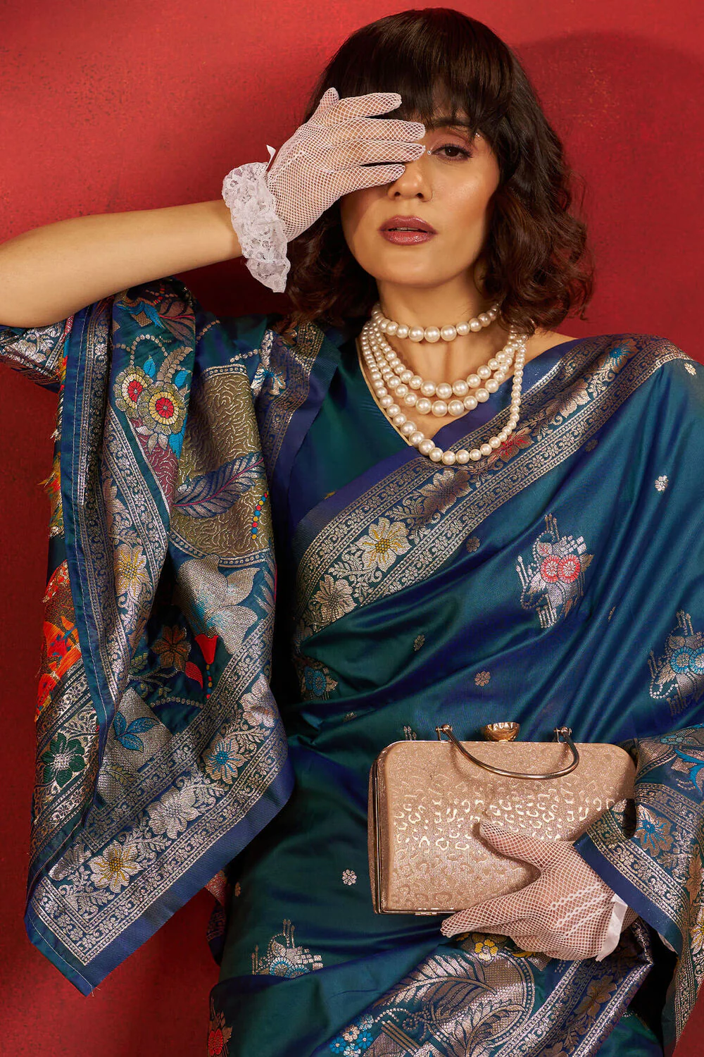 Comely Rama Pure Zari Weaving Banarasi Silk Saree With Nemesis Blouse Piece - Image 2