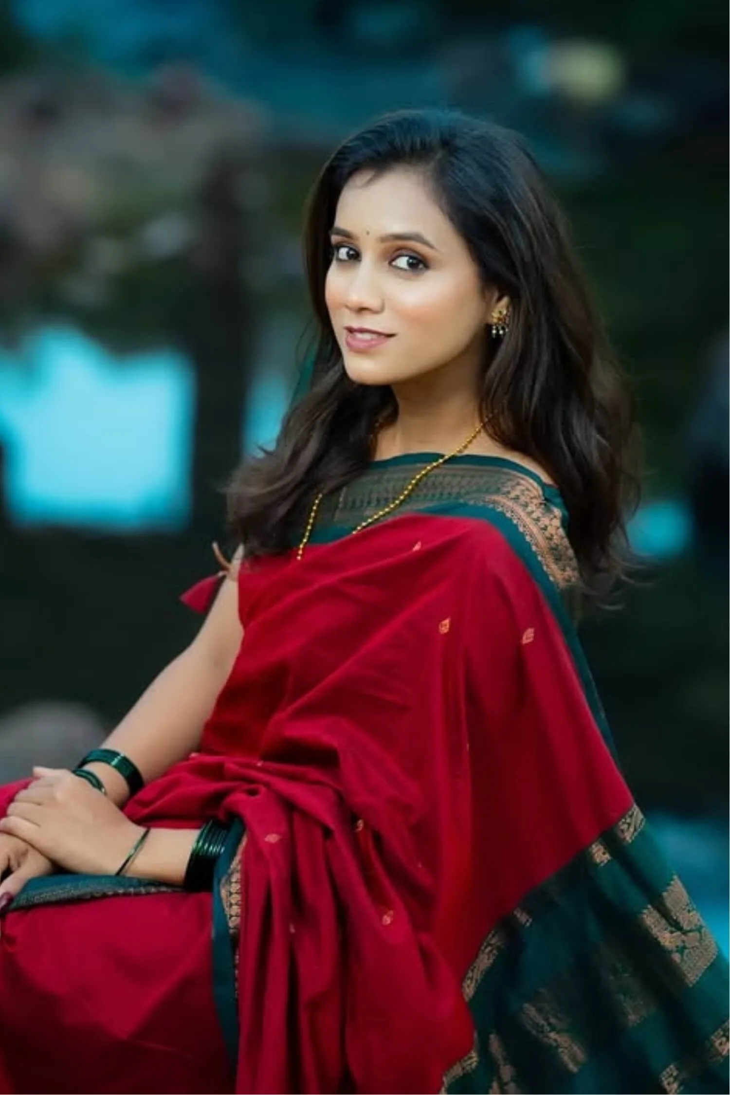 Comely Red Soft Silk Saree With Dalliance Blouse Piece - Image 3