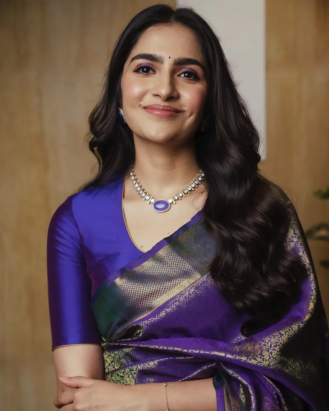 Comely Royal Blue Soft Silk Saree With Evocative Blouse Piece - Image 3