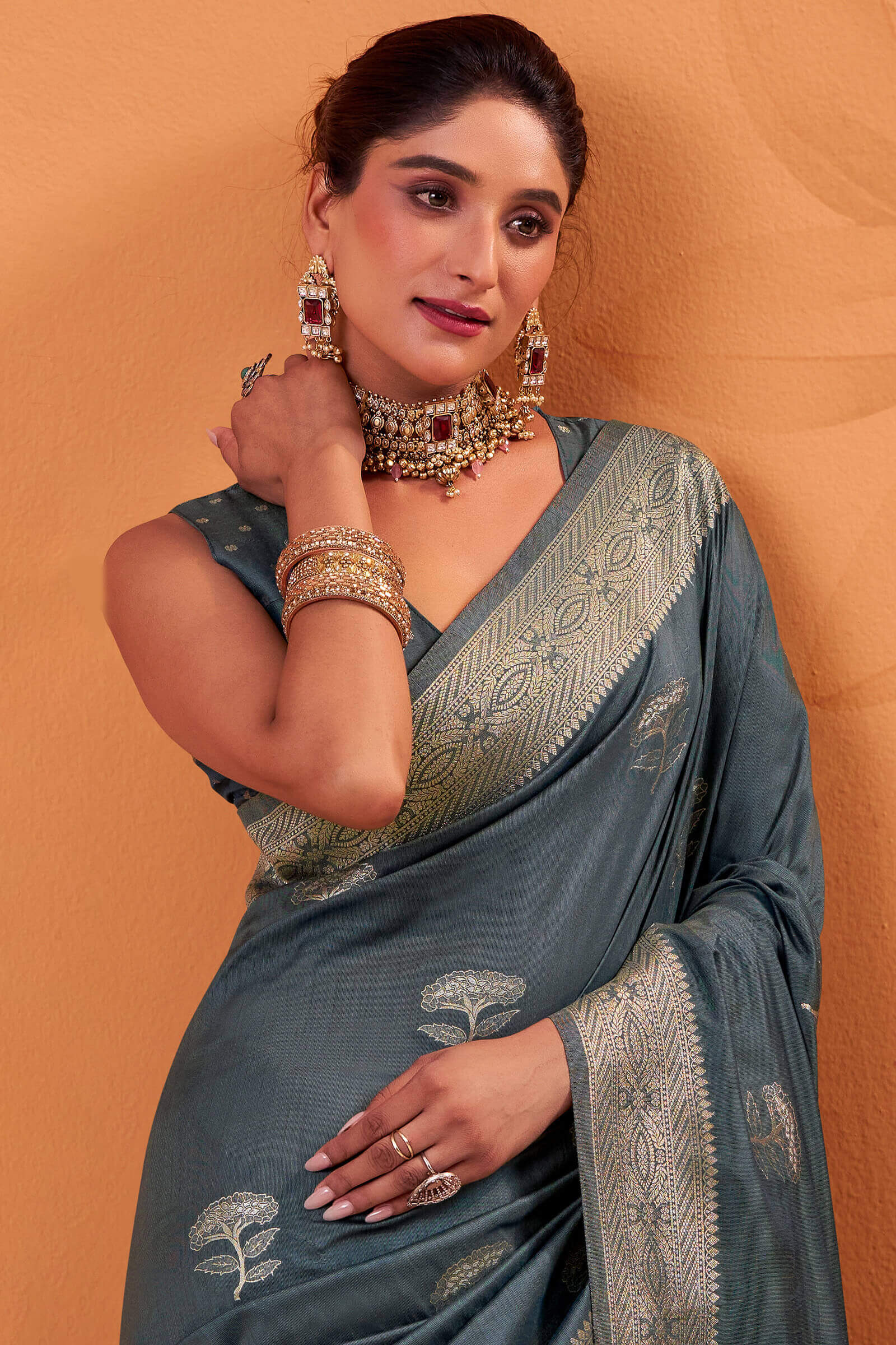 Conflate Grey Banarasi Tussar Silk Saree With Enamoring Blouse Piece - Image 2