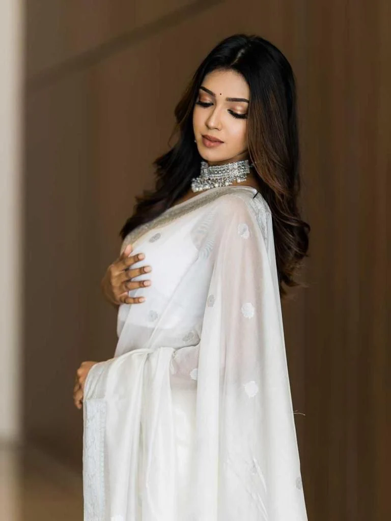 Conflate White Soft Silk Saree With Cynosure Blouse Piece - Image 3