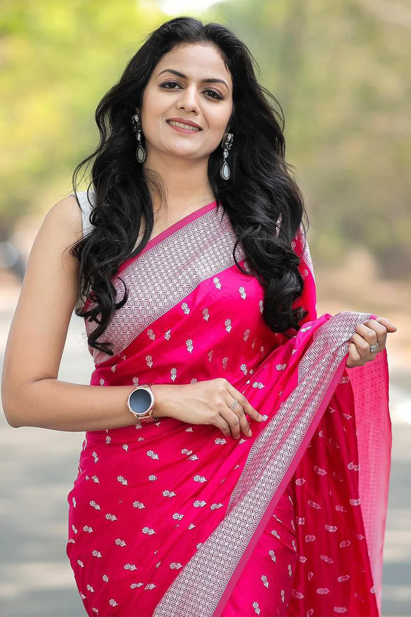 Cynosure Dark Pink Cotton Silk Saree With Dissemble Blouse Piece - Image 2
