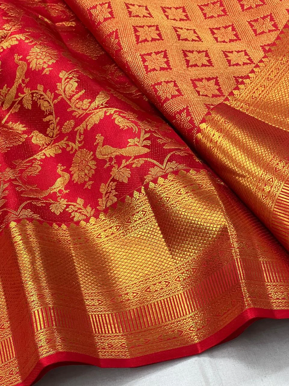 Cynosure Red Soft Banarasi Silk Saree With Desultory Blouse Piece - Image 3