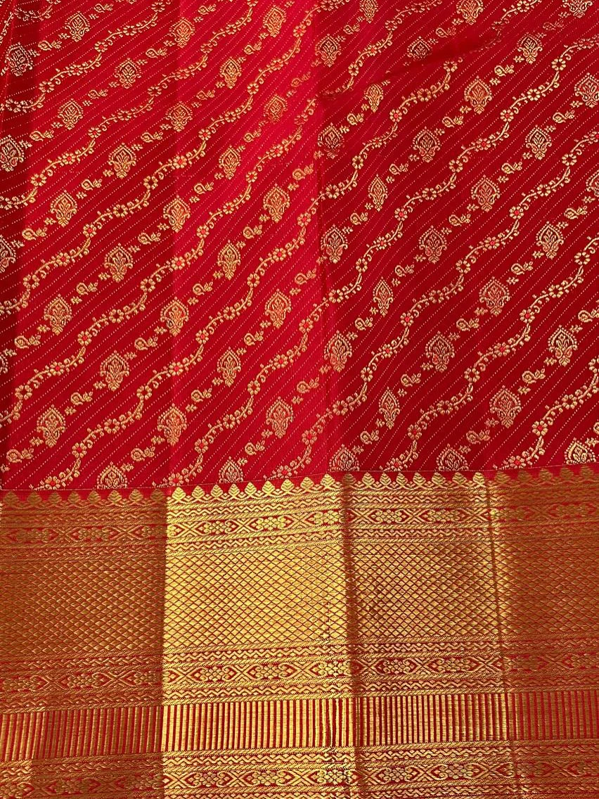Cynosure Red Soft Banarasi Silk Saree With Desultory Blouse Piece - Image 4