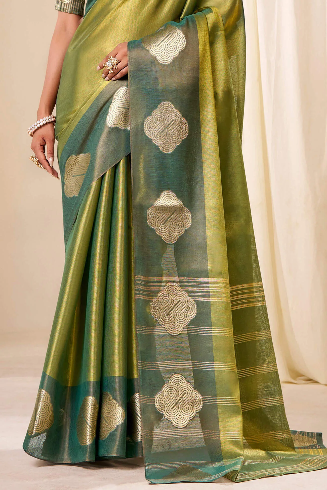 Dalliance Green Pure Zari Weaving Banarasi Tissue Silk Saree With Captivating Blouse Piece - Image 4
