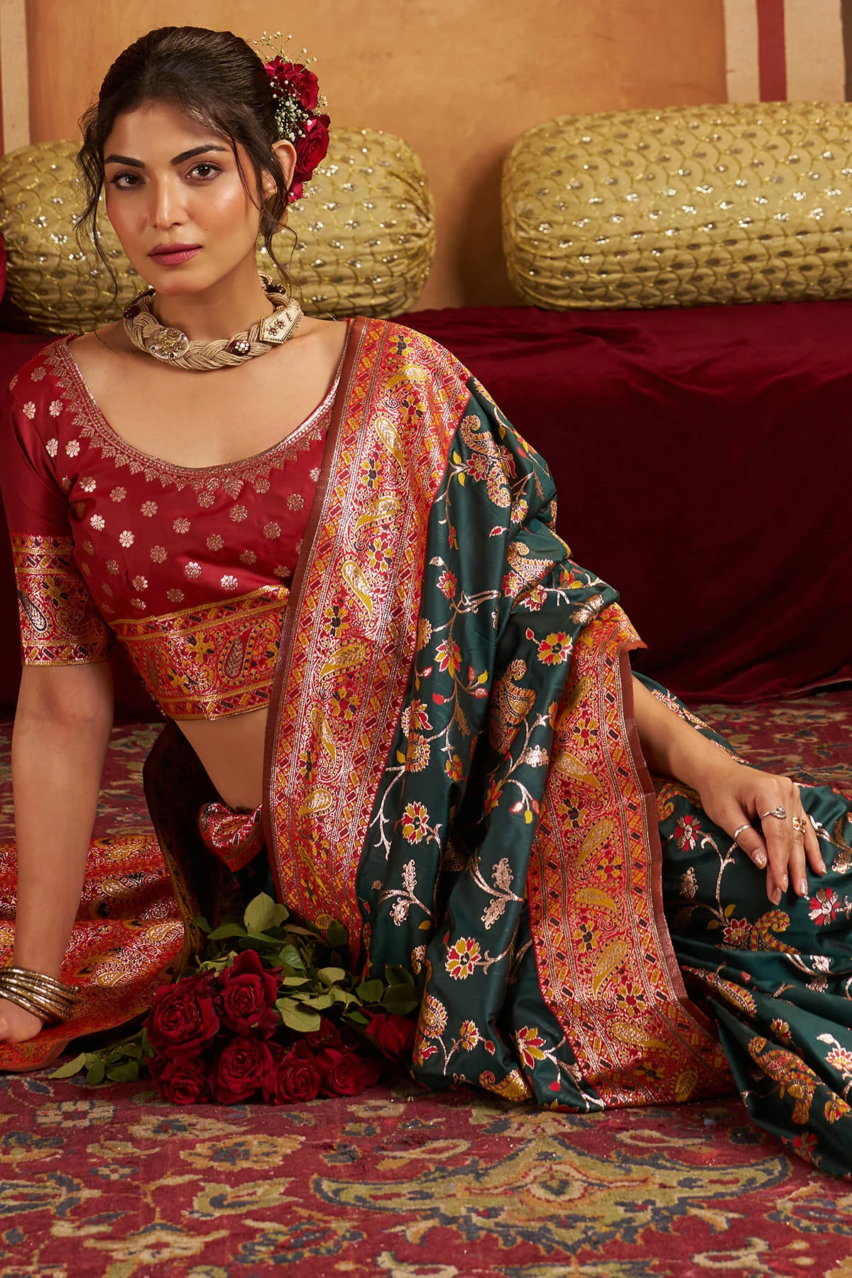 Dazzling Dark Green Pure Zari Weaving Banarasi Silk Saree With Inimitable Blouse Piece - Image 2