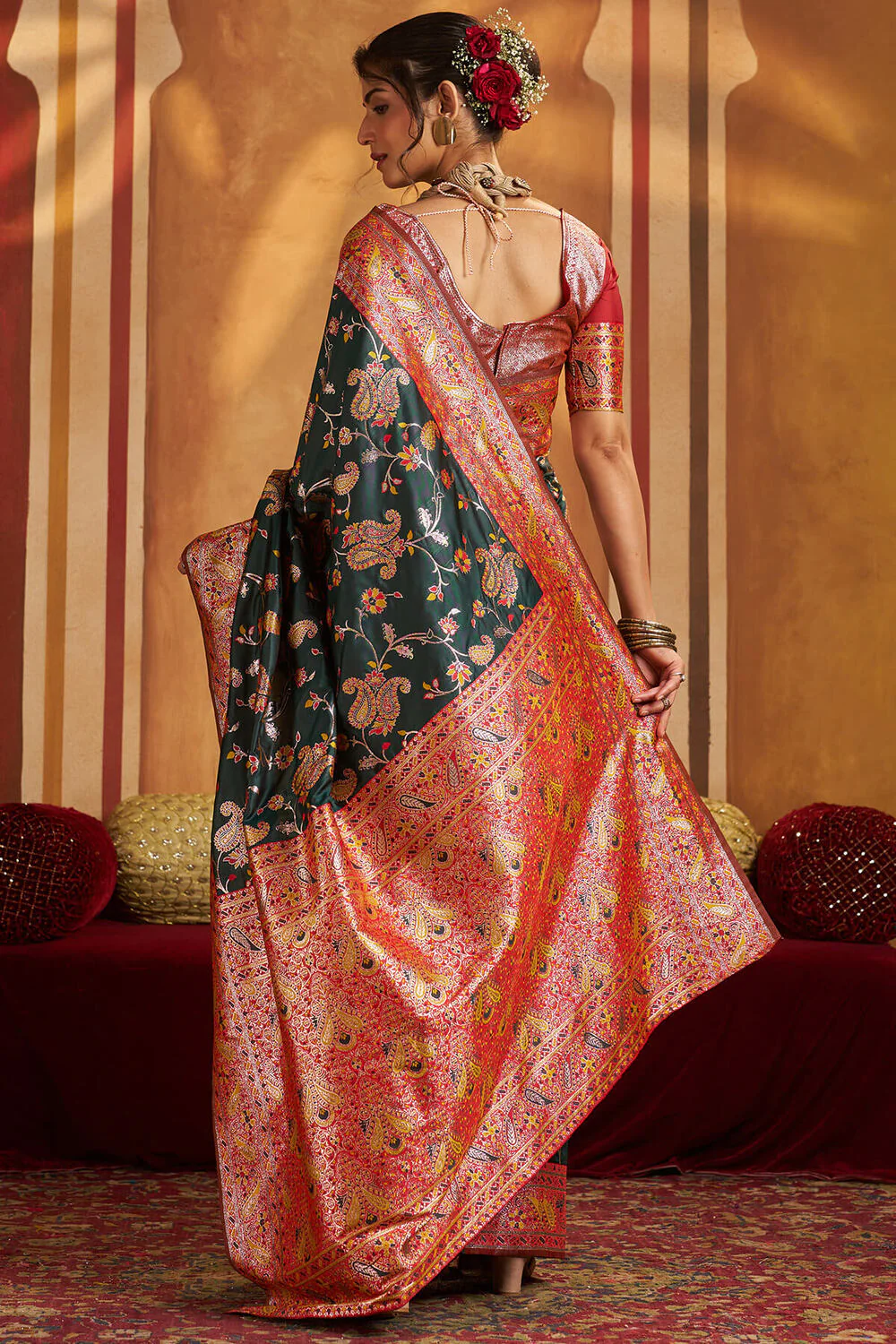 Dazzling Dark Green Pure Zari Weaving Banarasi Silk Saree With Inimitable Blouse Piece - Image 6