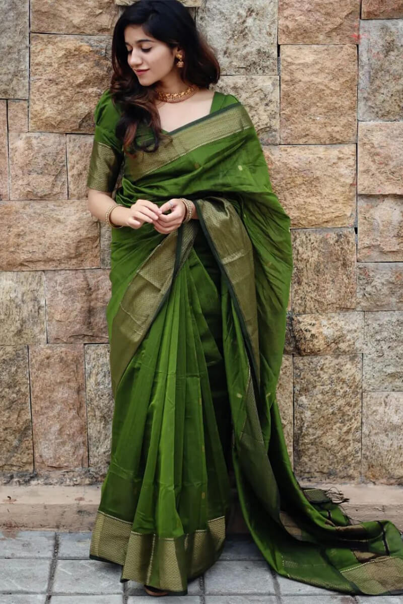 Dazzling Green Cotton Silk Saree With Beautiful Blouse Piece - Image 3