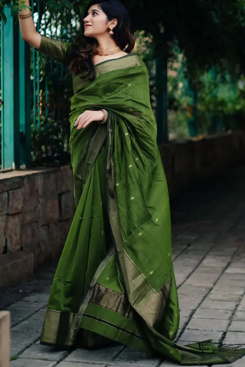 Dazzling Green Cotton Silk Saree With Beautiful Blouse Piece - Image 4