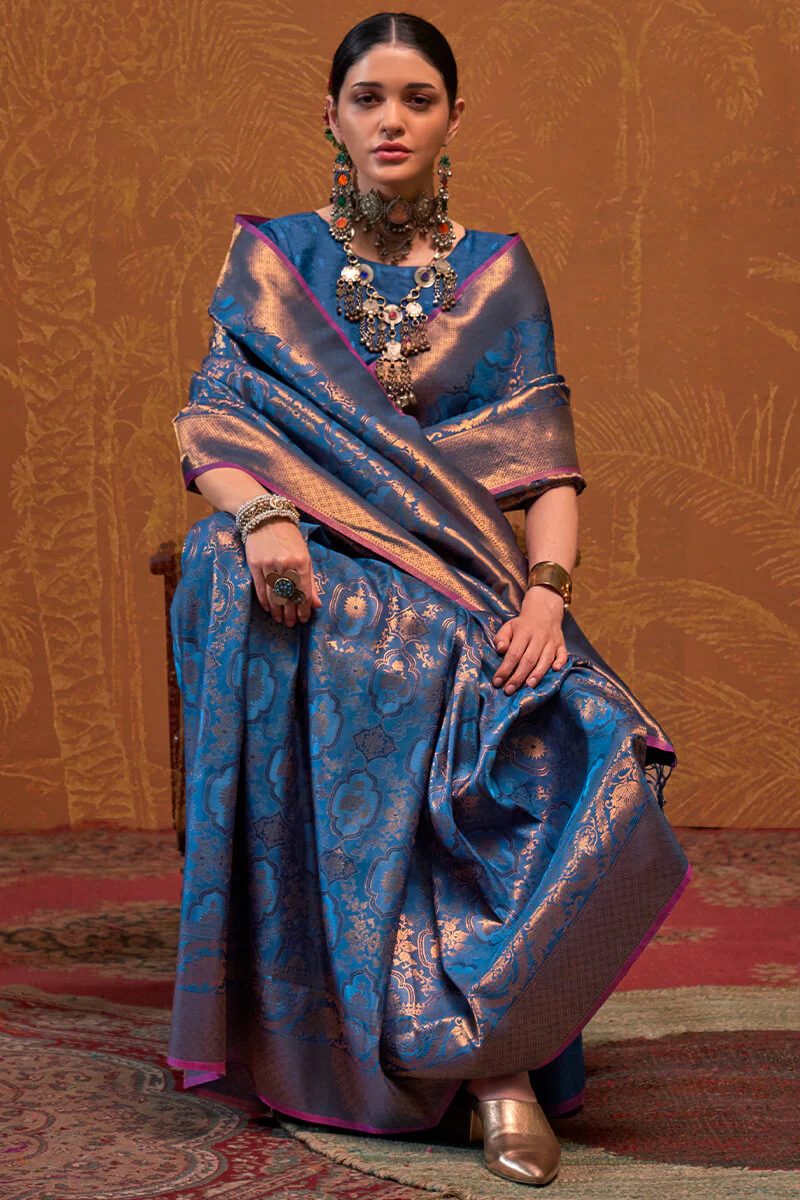 Dazzling Navy Blue Kanjivaram Silk Saree With Deserving Blouse Piece - Image 2